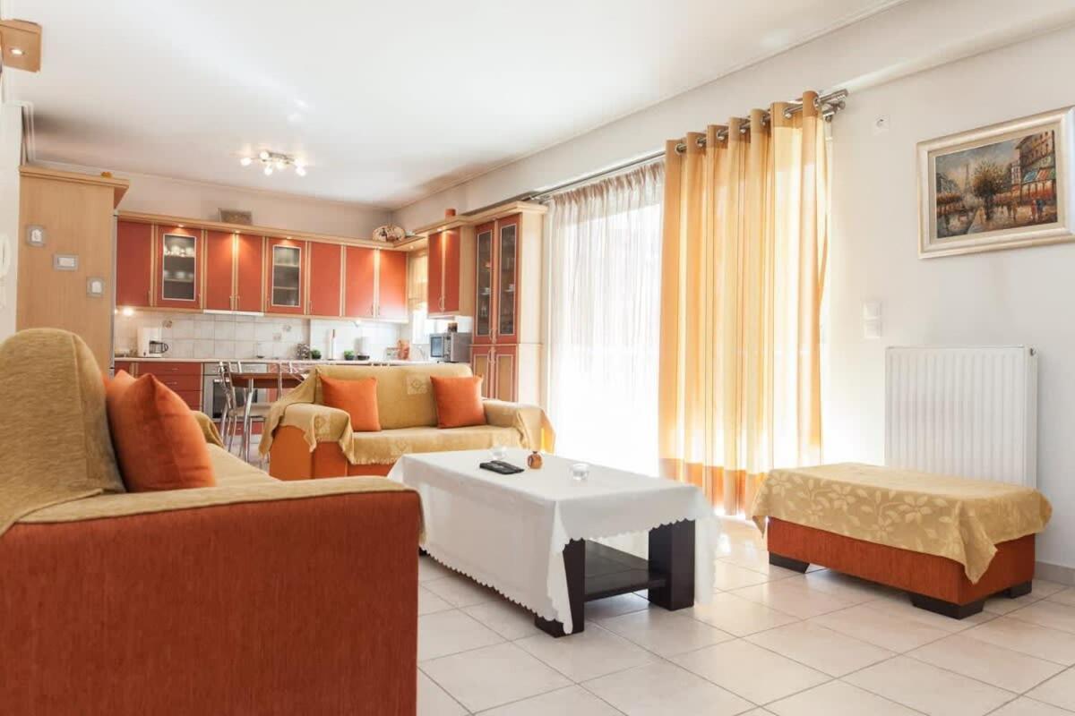 Scenic Balcony Apt In Vibrant Petralona Atene Esterno foto