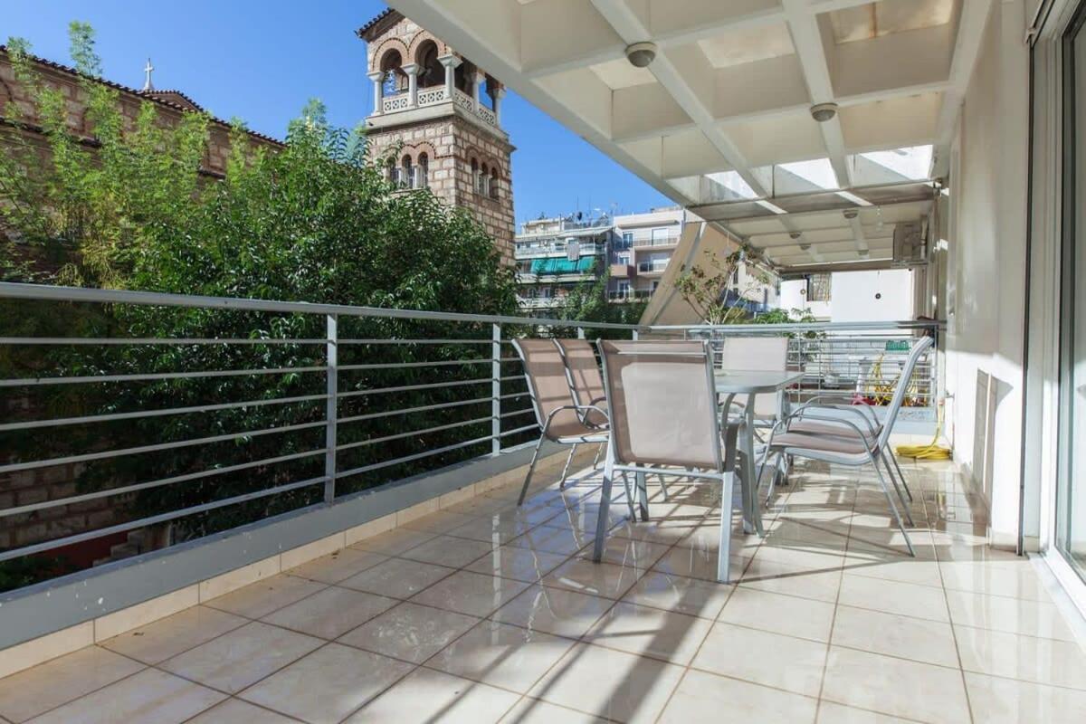 Scenic Balcony Apt In Vibrant Petralona Atene Esterno foto