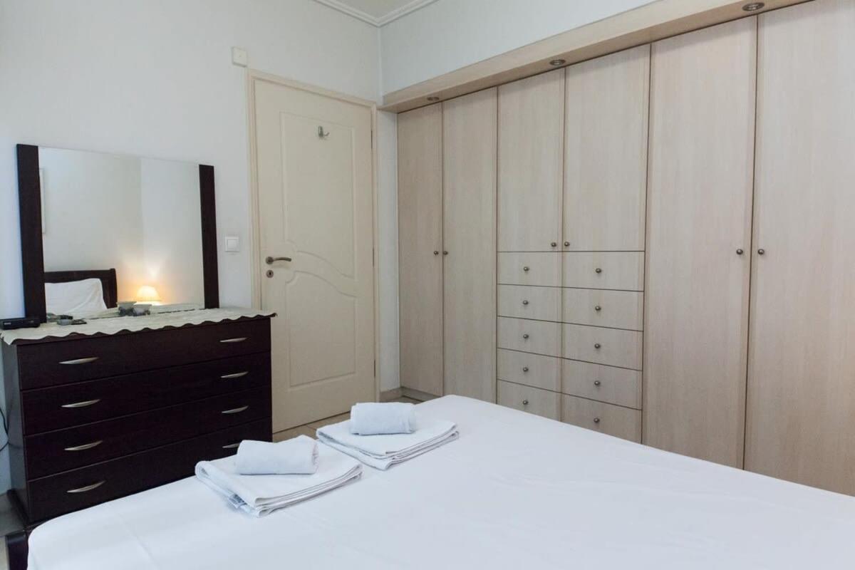 Scenic Balcony Apt In Vibrant Petralona Atene Esterno foto