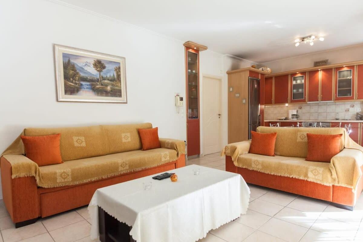 Scenic Balcony Apt In Vibrant Petralona Atene Esterno foto