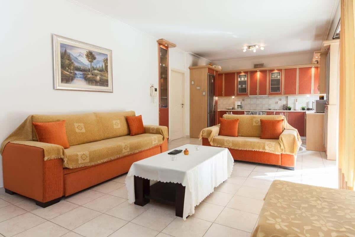 Scenic Balcony Apt In Vibrant Petralona Atene Esterno foto