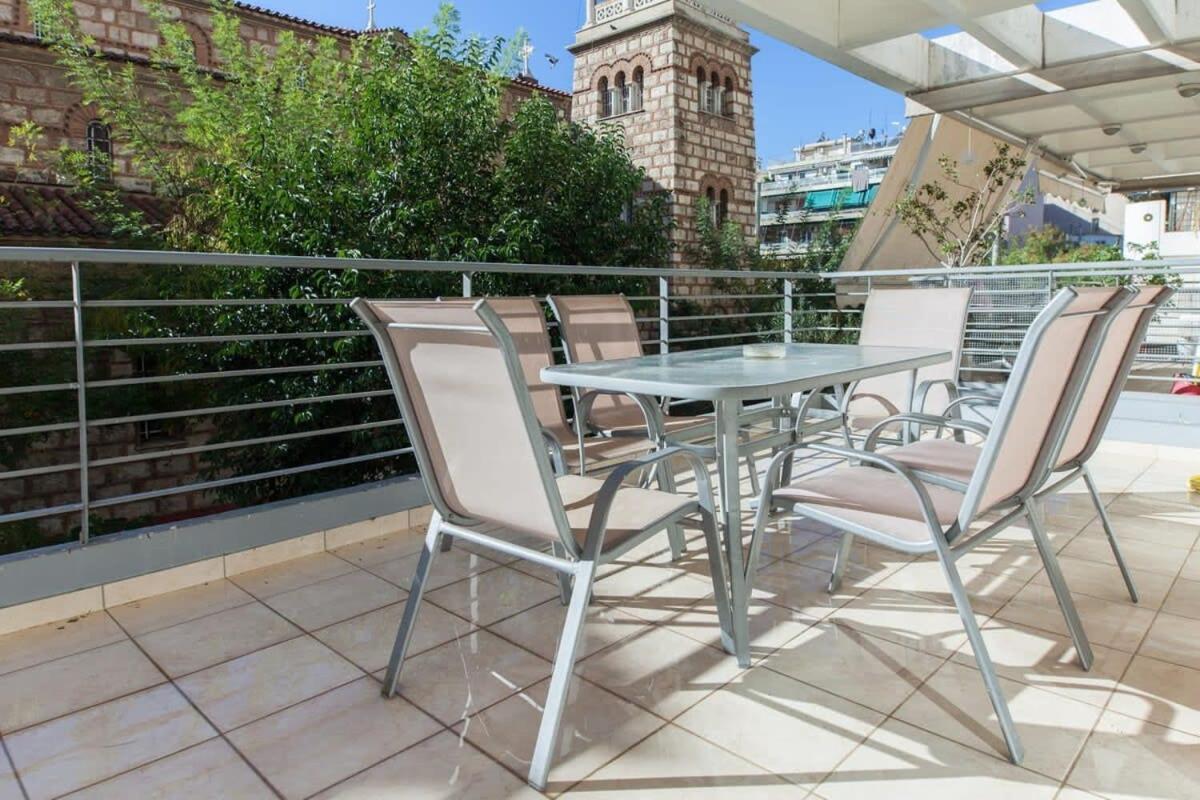 Scenic Balcony Apt In Vibrant Petralona Atene Esterno foto