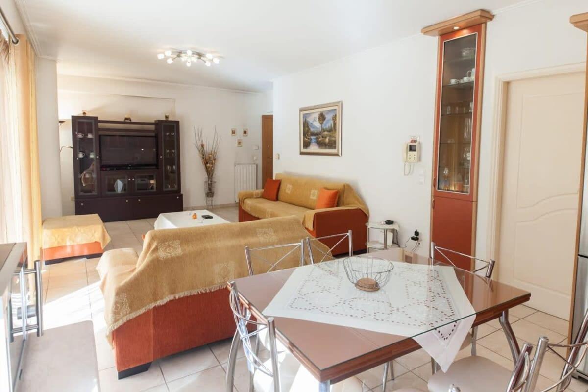 Scenic Balcony Apt In Vibrant Petralona Atene Esterno foto