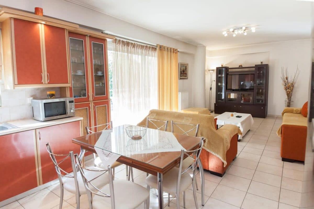 Scenic Balcony Apt In Vibrant Petralona Atene Esterno foto